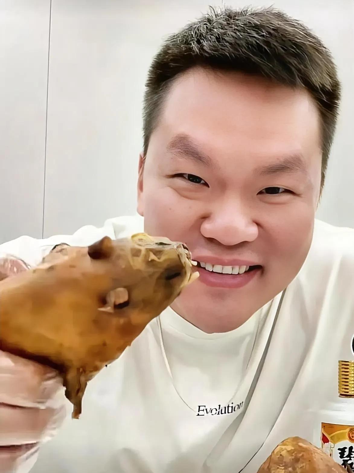 朱芳雨选外援魔咒？7人轮换全崩盘，NBA新猎物能打破'快乐总经理'魔咒吗？