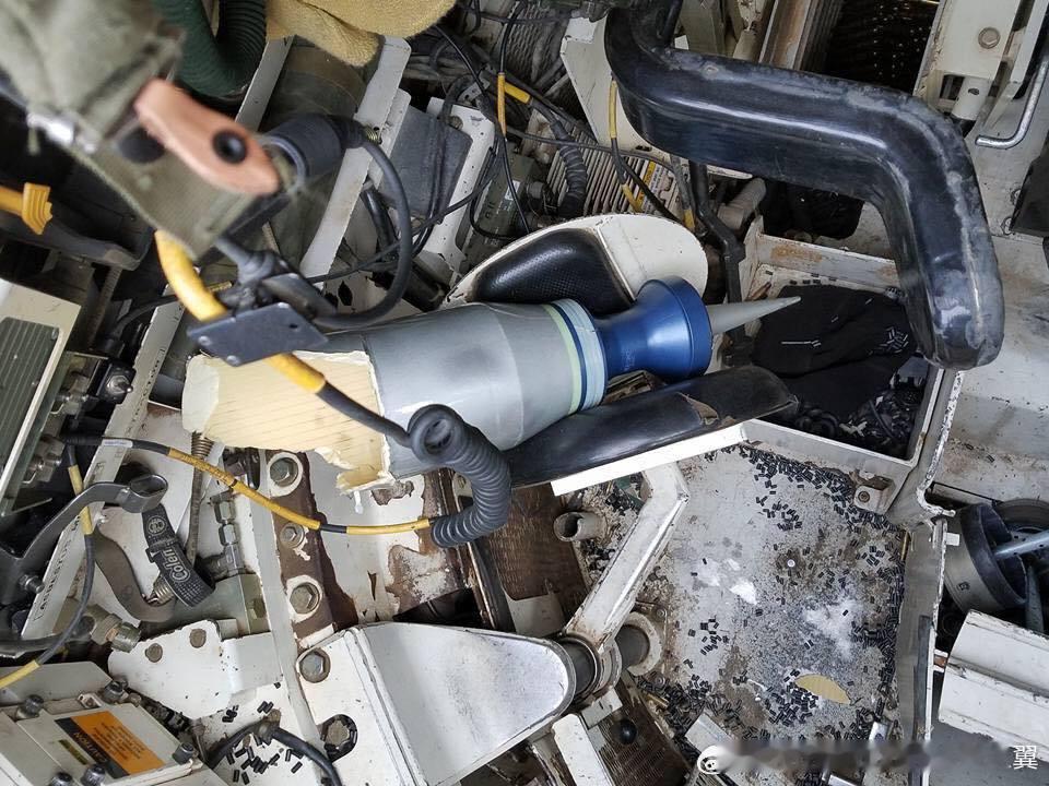 烽火问鼎计划鬼子10式炸膛威力还挺大的，尾舱泄压板和炮塔顶部的12.7mm机枪