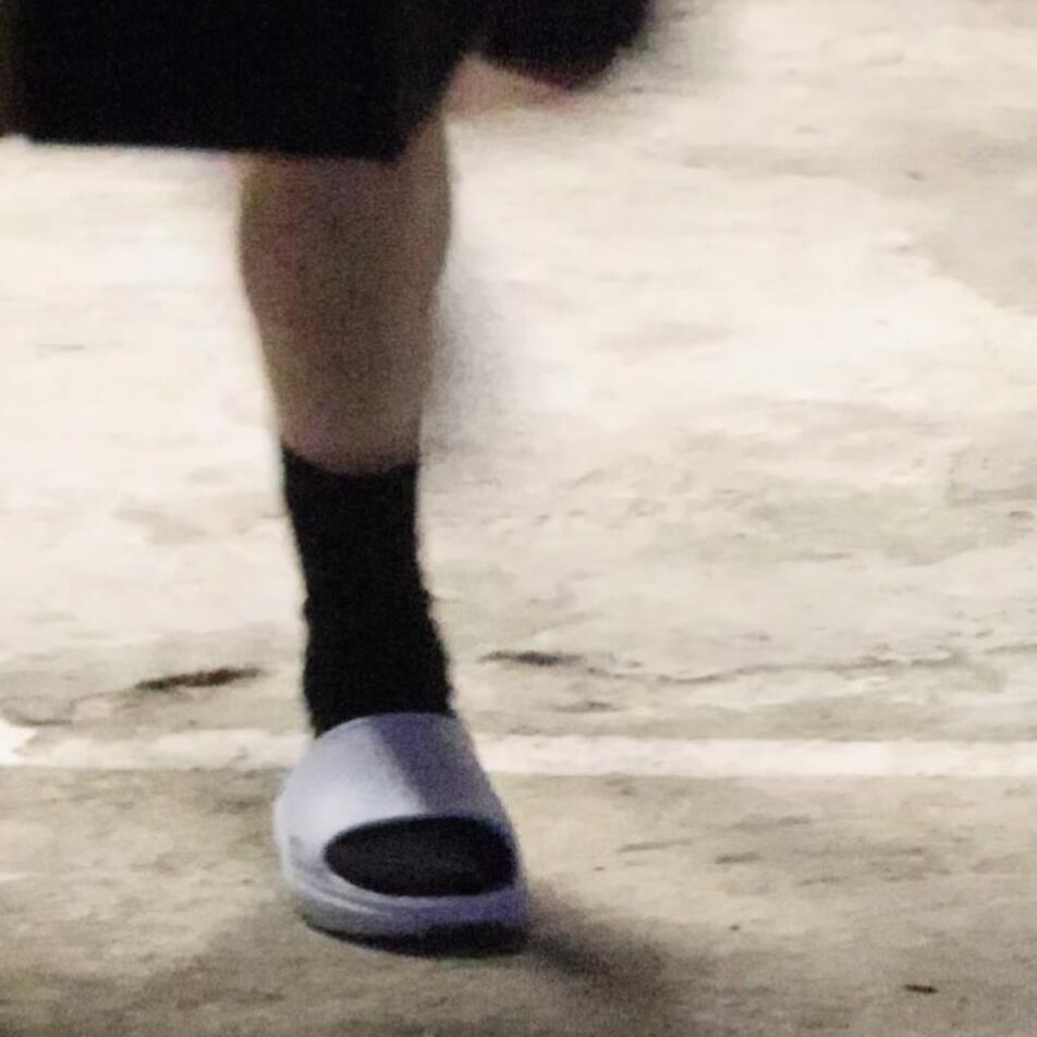 拖鞋配袜子也帅得独一无二​​​