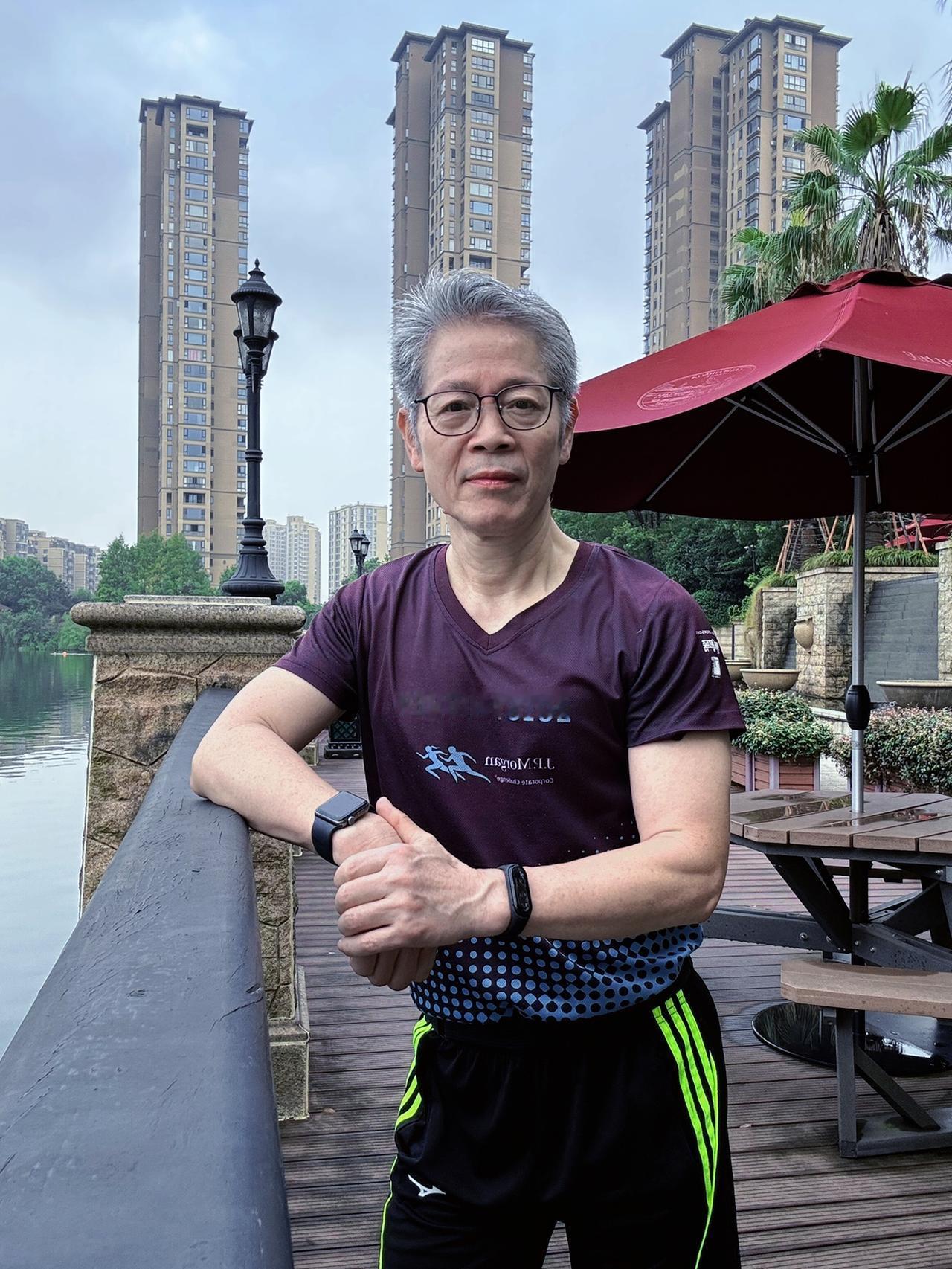 大家有没有发现，只要两天不跑步，整个人浑身都不舒服？核心就是多巴胺和内啡肽在起