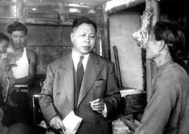1952年，蒋介石过寿，请吴国桢吃饭，第二天还专门派了个司机送他回去。没想到走到