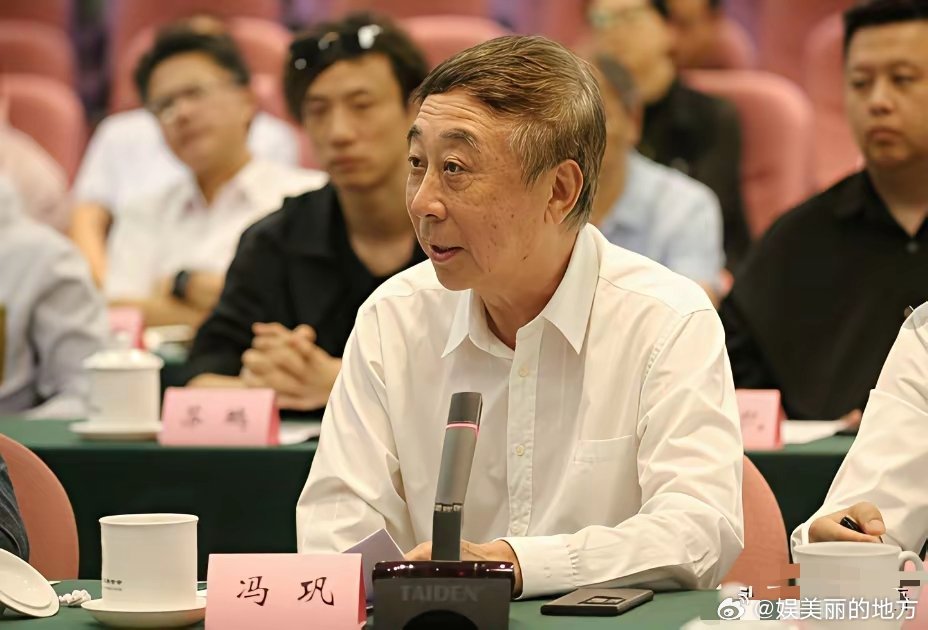 冯巩，冲上热搜！3月26日一大早，一向低调的的冯巩，突然冲上了热搜，这次他传来了