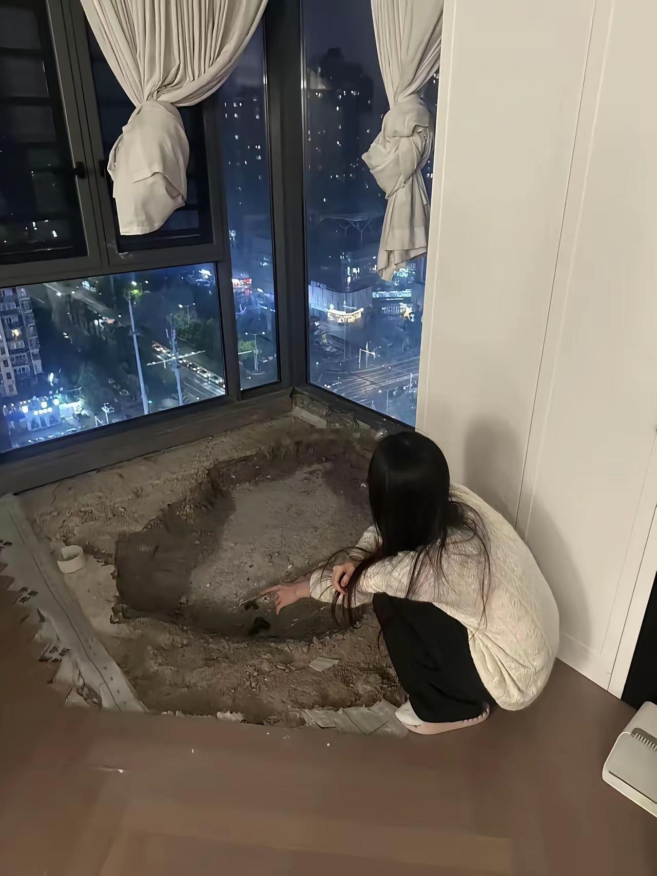 谁家搞装修是这种风格的？这里挖坑是干嘛呢