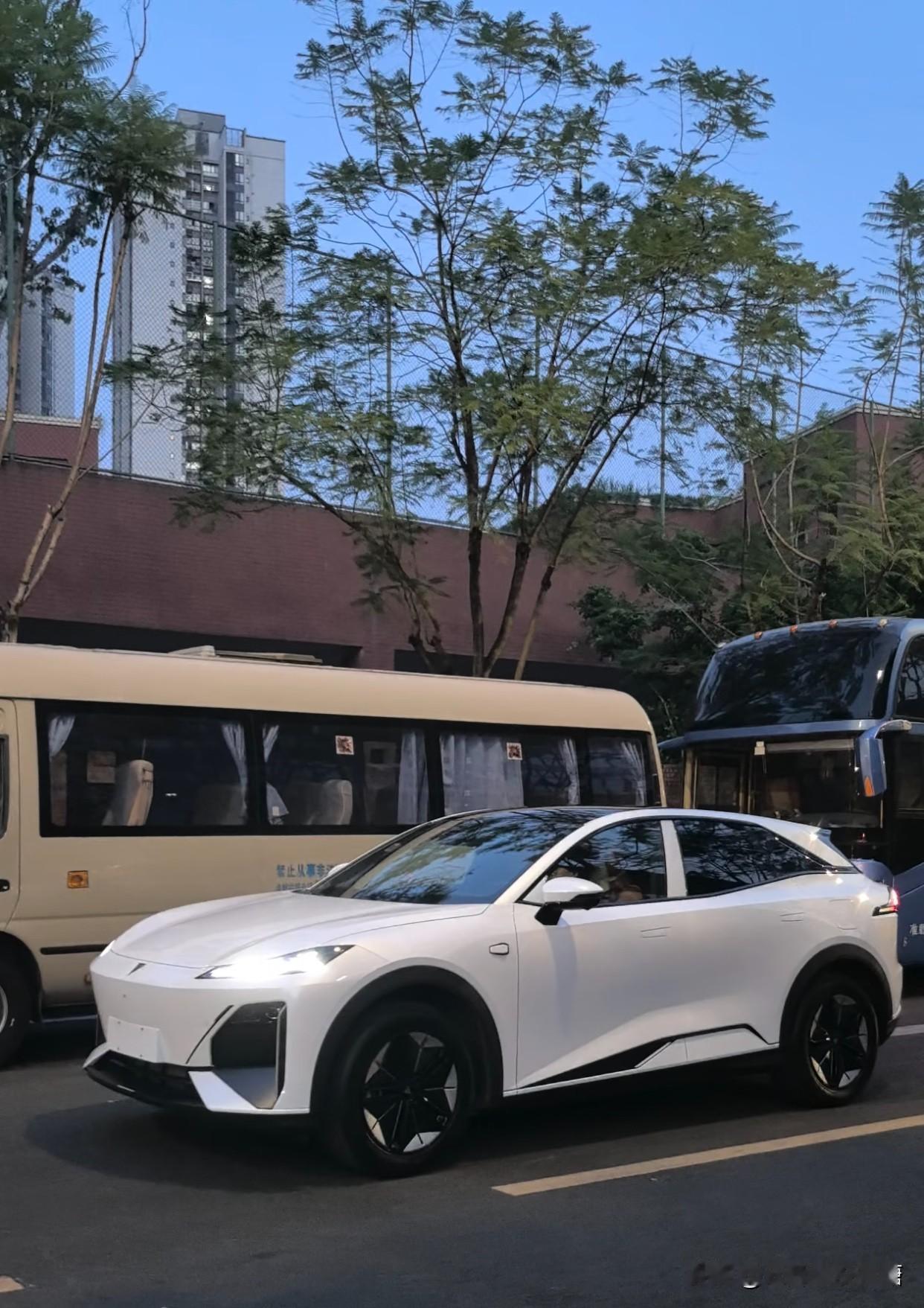 同事的深蓝S07提车有五个月多月了！行程已超6500公里。从广东到川西，跑过贵