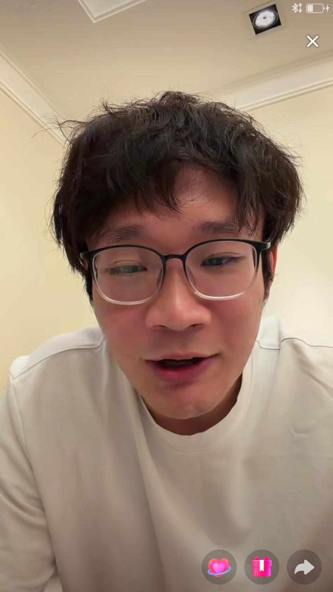 一场篮球比赛牵动全国球迷的心，中国男篮不负众望主场绝杀西亚劲旅黎巴嫩队。赛后前中