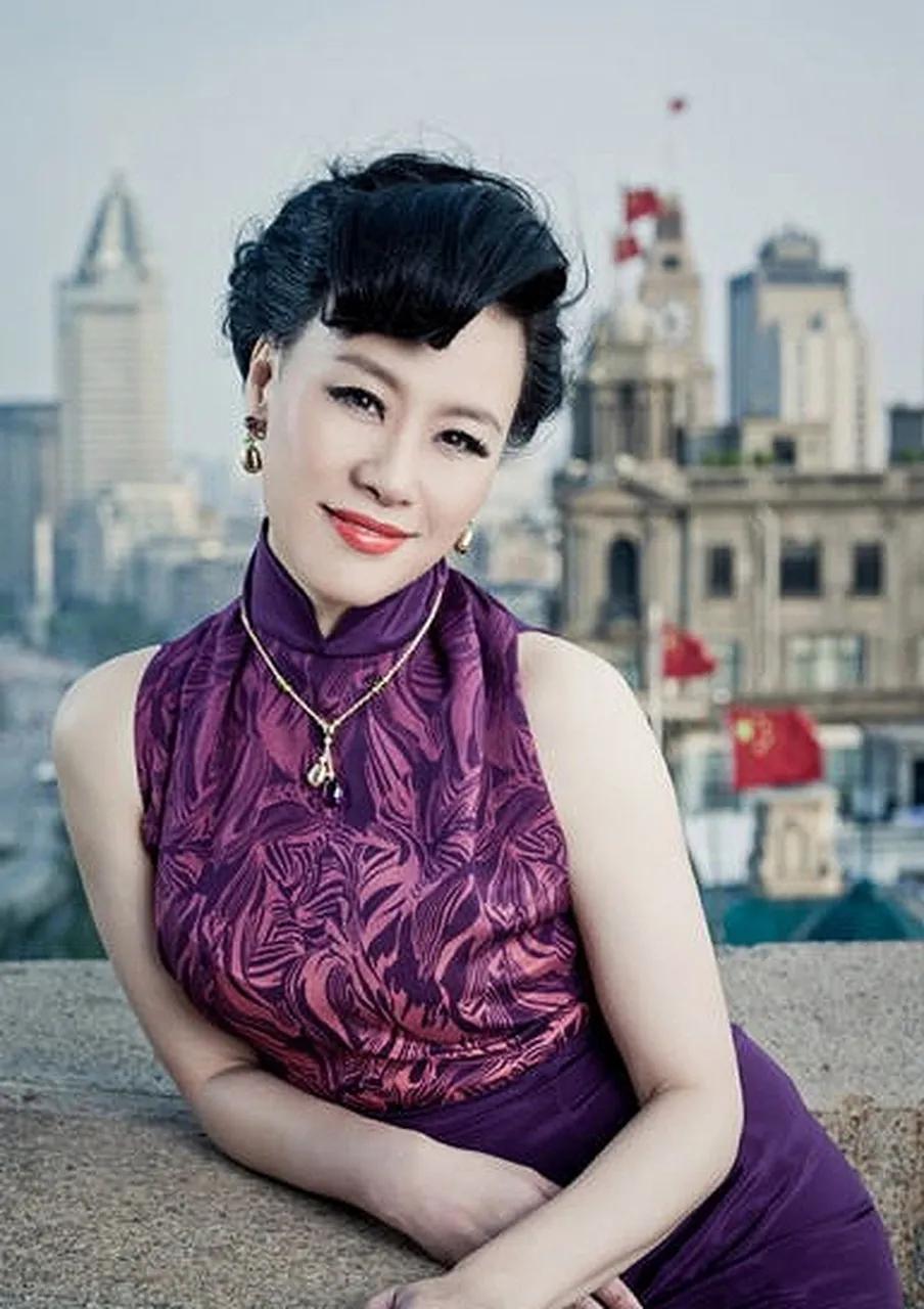 母亲这条路她走得不容易，职场女性的生育困境令人心疼，这份坚持值得人敬意。演员
