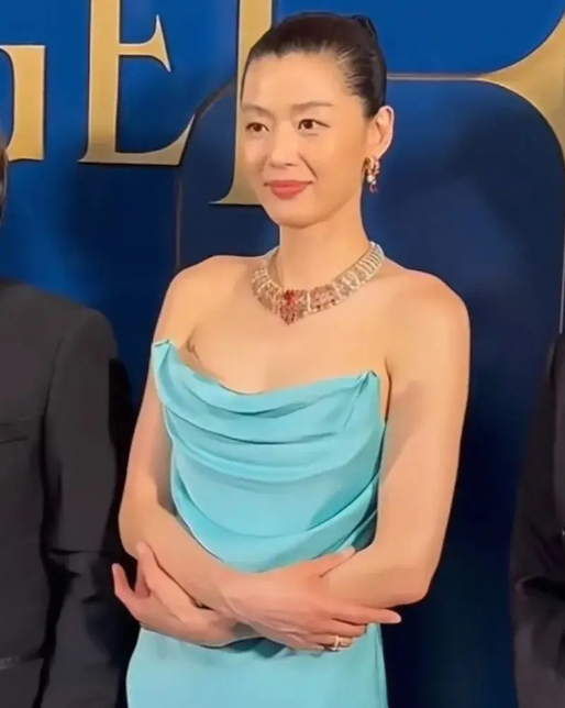 全智贤造型失利颜值下滑，宋慧乔回春美出新高度