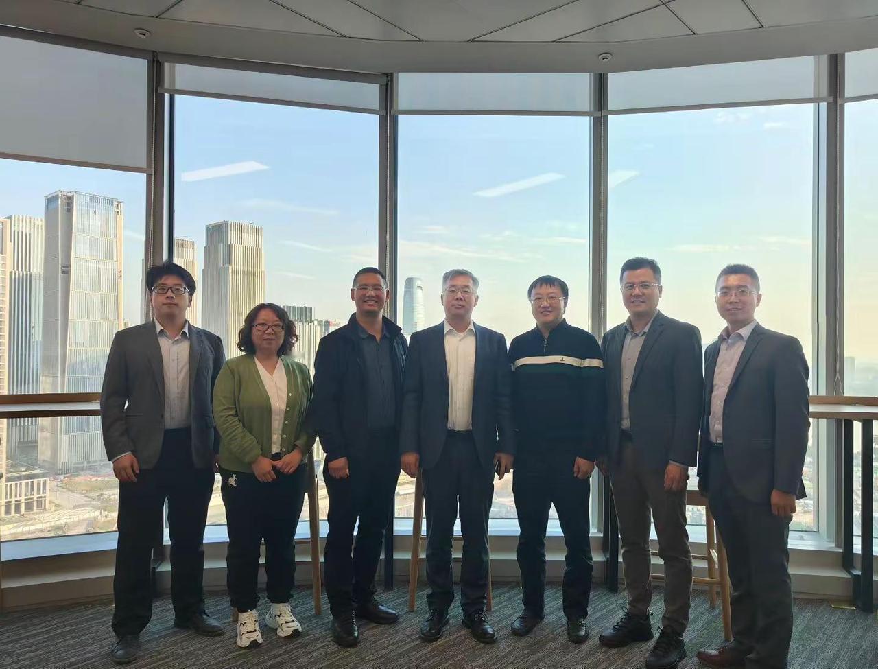 万华化学最近的动作透露出一个明确信号：这是一个扎根创新、向新能源领域深挖的公司。