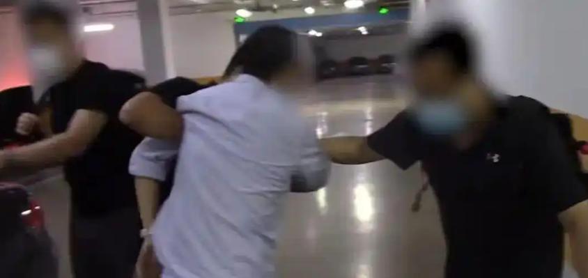 抓！间谍混入中央部门11月12日，国家安全部门公开了一起重大间谍案件，案主是王