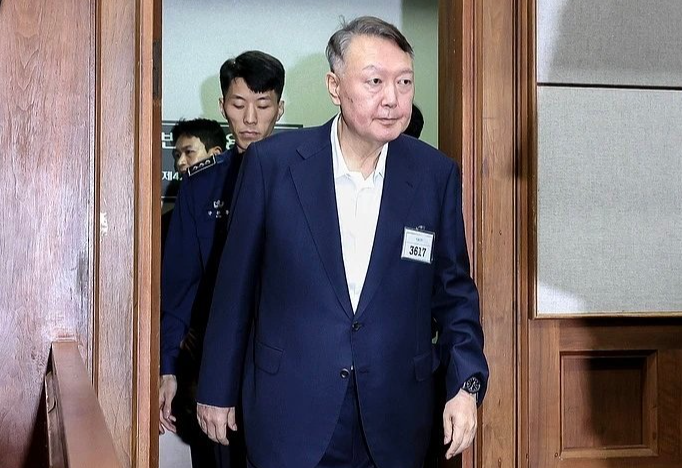 尹锡悦夫妇中秋节牢饭曝光: 尹锡悦有排骨吃、金建希能喝牛肉汤, 几乎顿顿都有泡菜