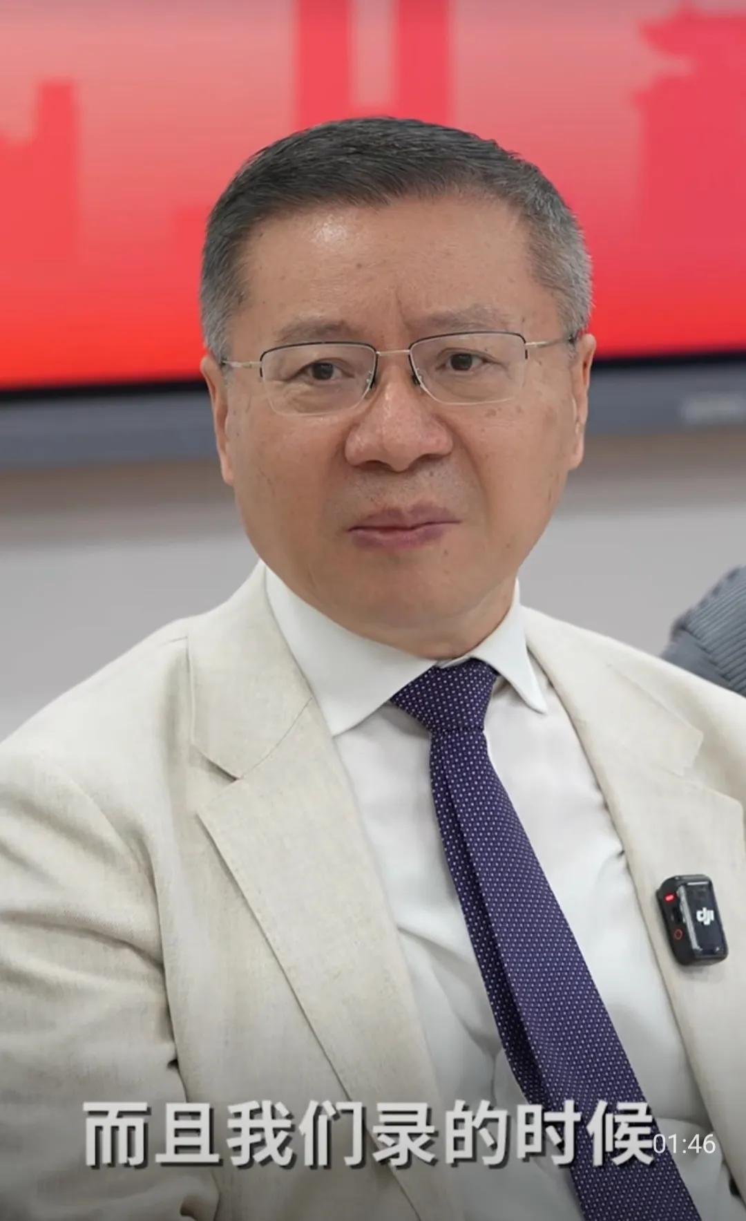 军帐书生谈张维为。近日，军帐老先生想给张教授送几句话，他认为应该要正确认识到歌颂