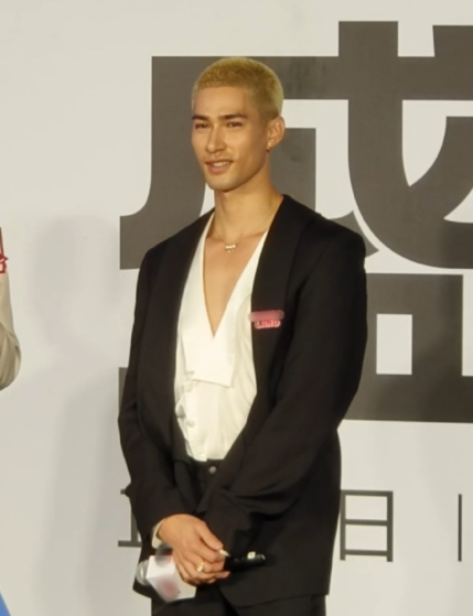 好家伙，没有想到可爱和性感居然能够在同一个人身上出现，看到米卡这么帅气的样子，简