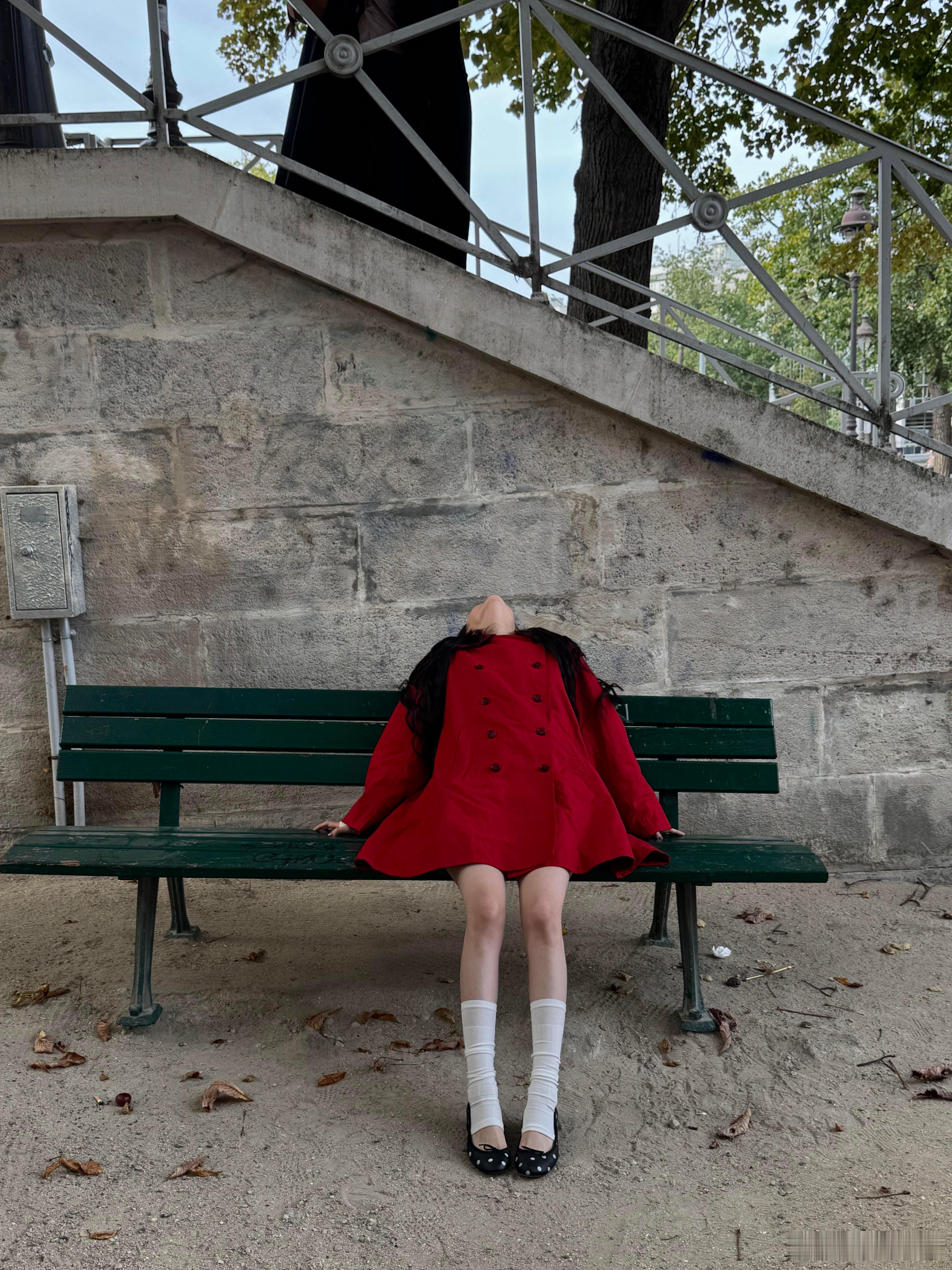 天呐！！欧阳娜娜的腿这么细，好美的腿感觉大腿和小腿一样细，好想求一个欧阳娜娜的练