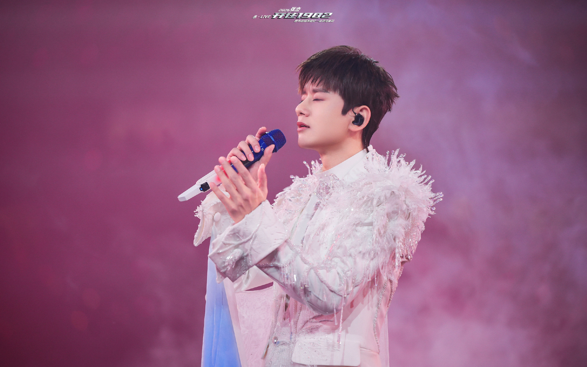 张杰说有唱歌的舞台是不容易的张杰的16场鸟巢演唱会，每一场都不一样，用心的点都被