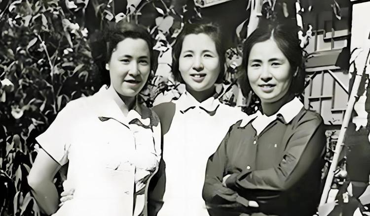 1937年河北阜平，范家三姐妹相继参军，谁都没料到，她们日后会分别嫁给一位上将、