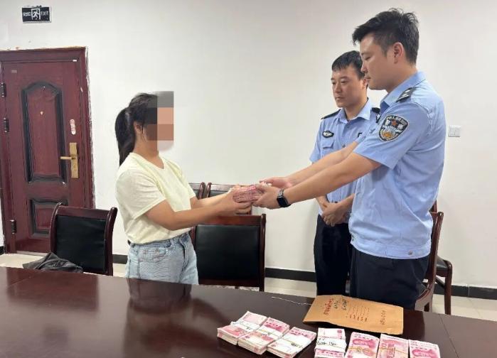 不到黄河心不死！7月28日报道，湖南的龙女士在网上结识了某自称部队军官的男子，对