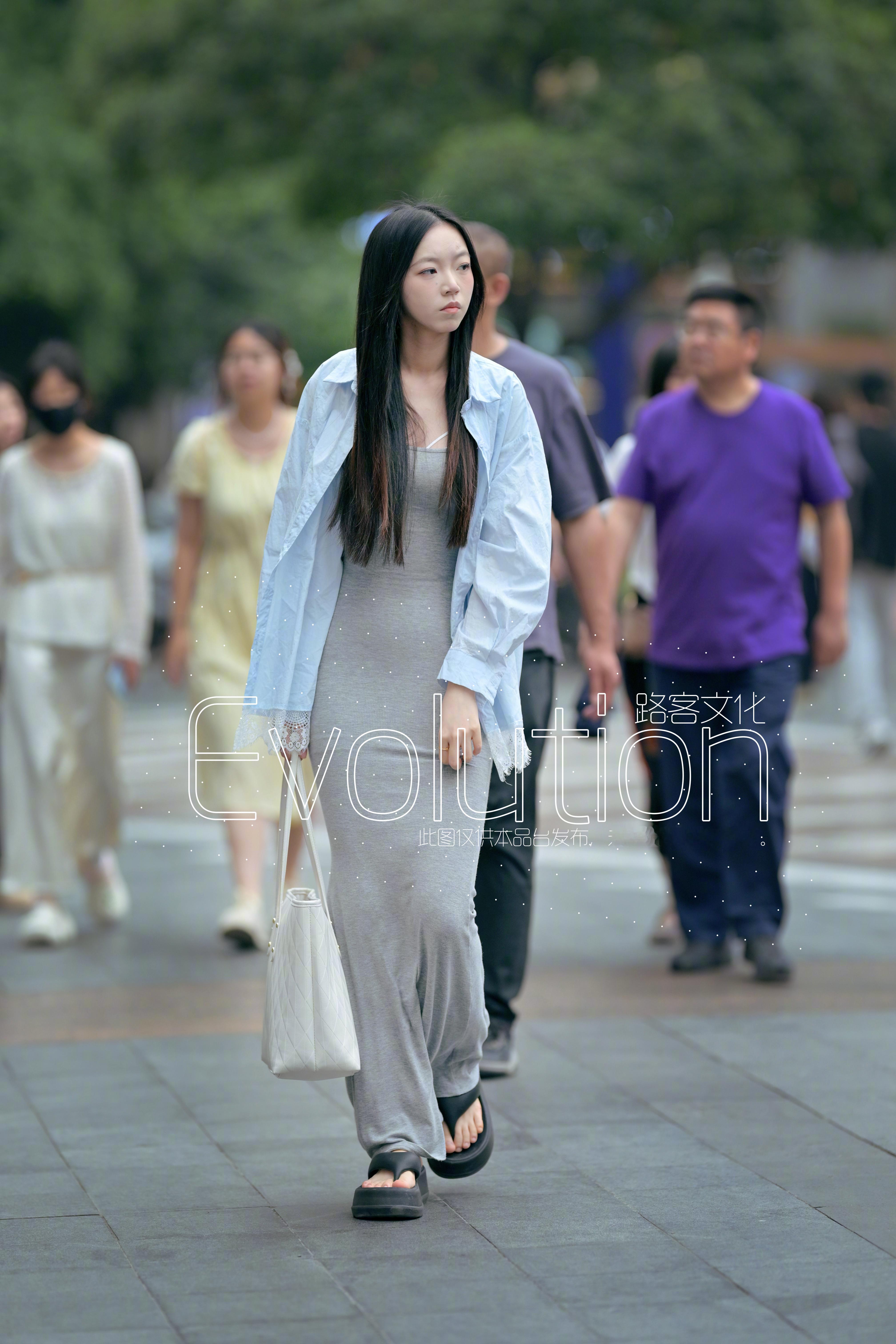 小姐姐看啥呢？​​​