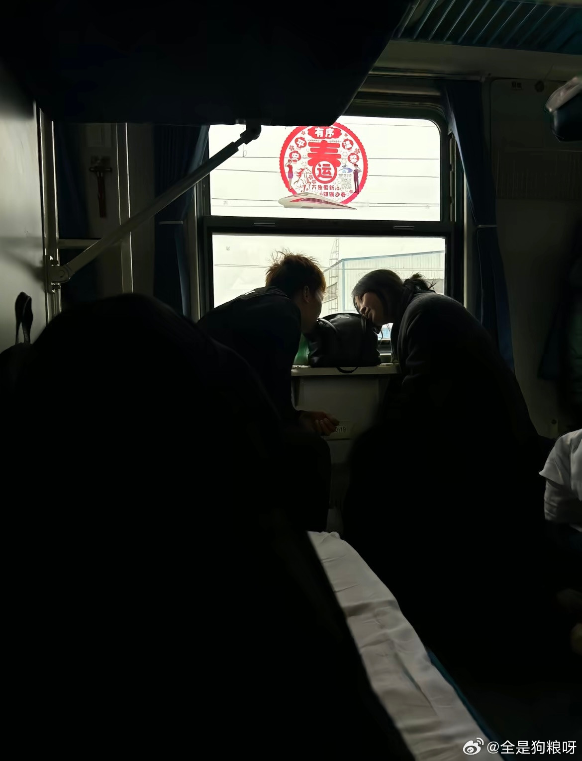 在火车上拍到的美好爱情