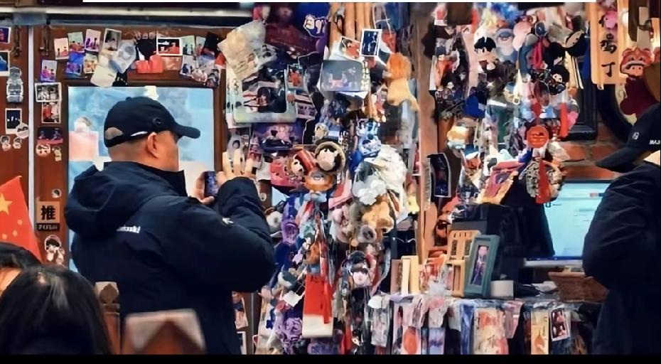 小杨估计怎么也想不到，多年以后，他形容为“又短又粗的小胖胖”，多年以后会成为他毕