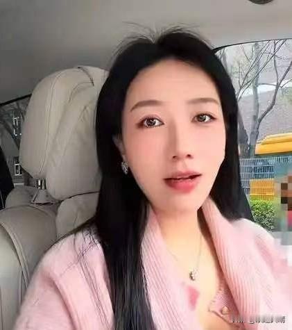 🌙张雪峰前女友不忍了，声称自己买下了张雪峰的家，房子是他们同居过的小区大户型房