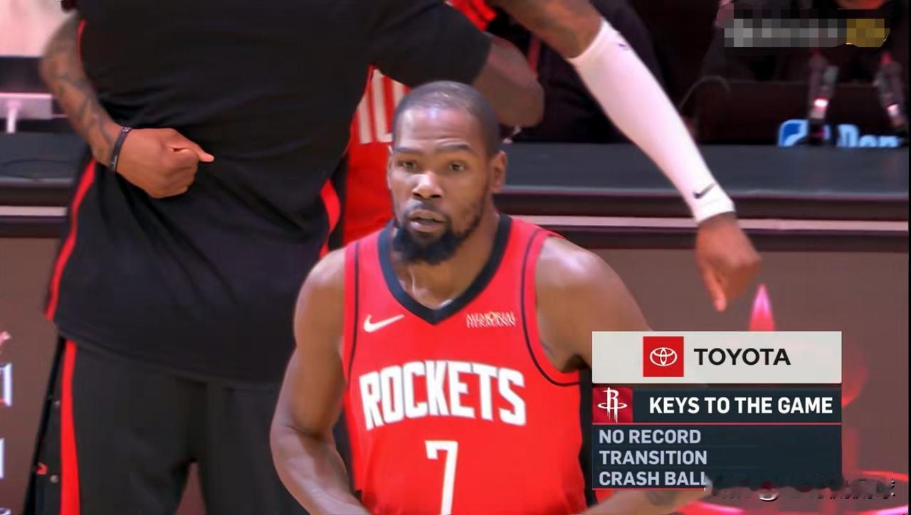 火箭超级巨星杜兰特真是毫无存在感！在今天火箭主场迎战快船的焦点战中，目前双方的上