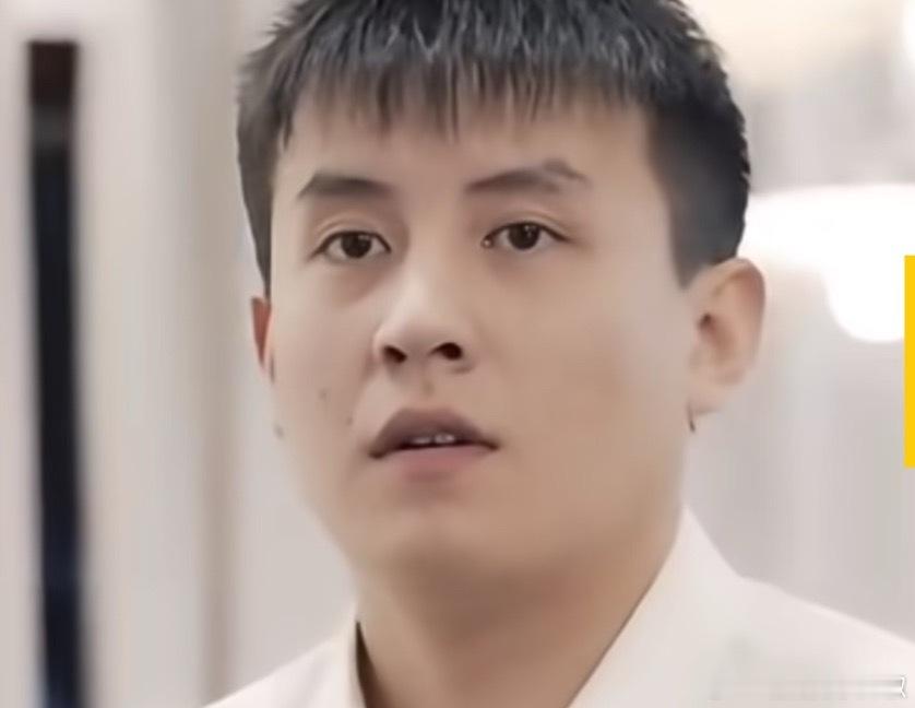 还是得瘦啊[笑着哭]一脱离妆造就好普​​​