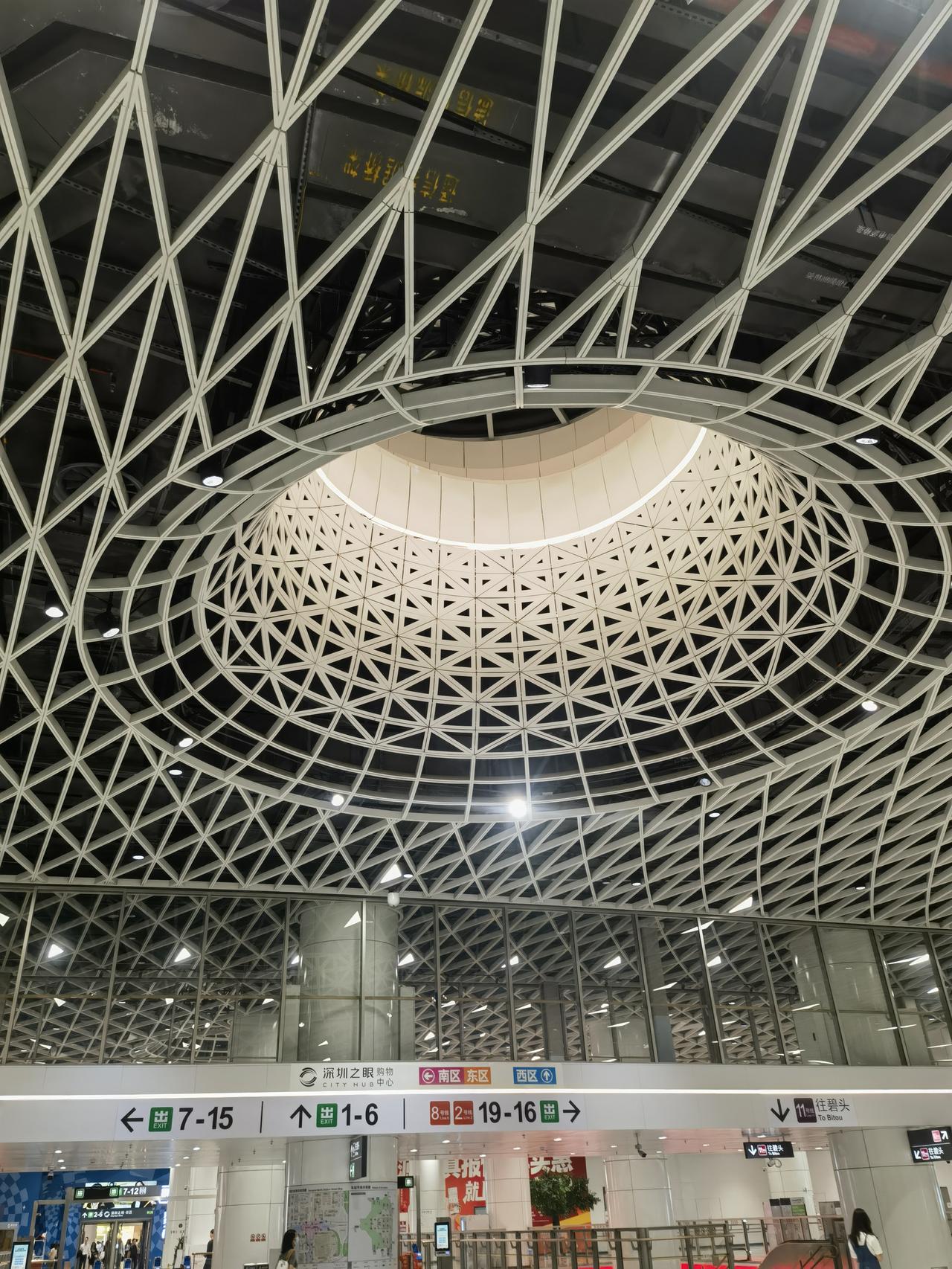 深圳之眼系列篇（三）标题：深圳——一座魅力之城深圳无疑是一座魅力四溢的城市！