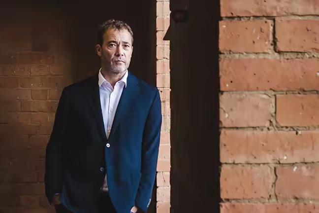 300名曾经的大牌记者，在超级碗期间被裁员，他们被进入斩杀线？