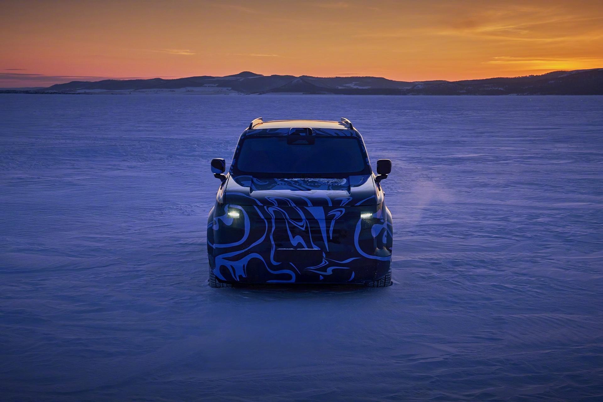 FREELANDER神行者首款SUV冬测谍照发布。虽然伪装依然很重，但概念车那套