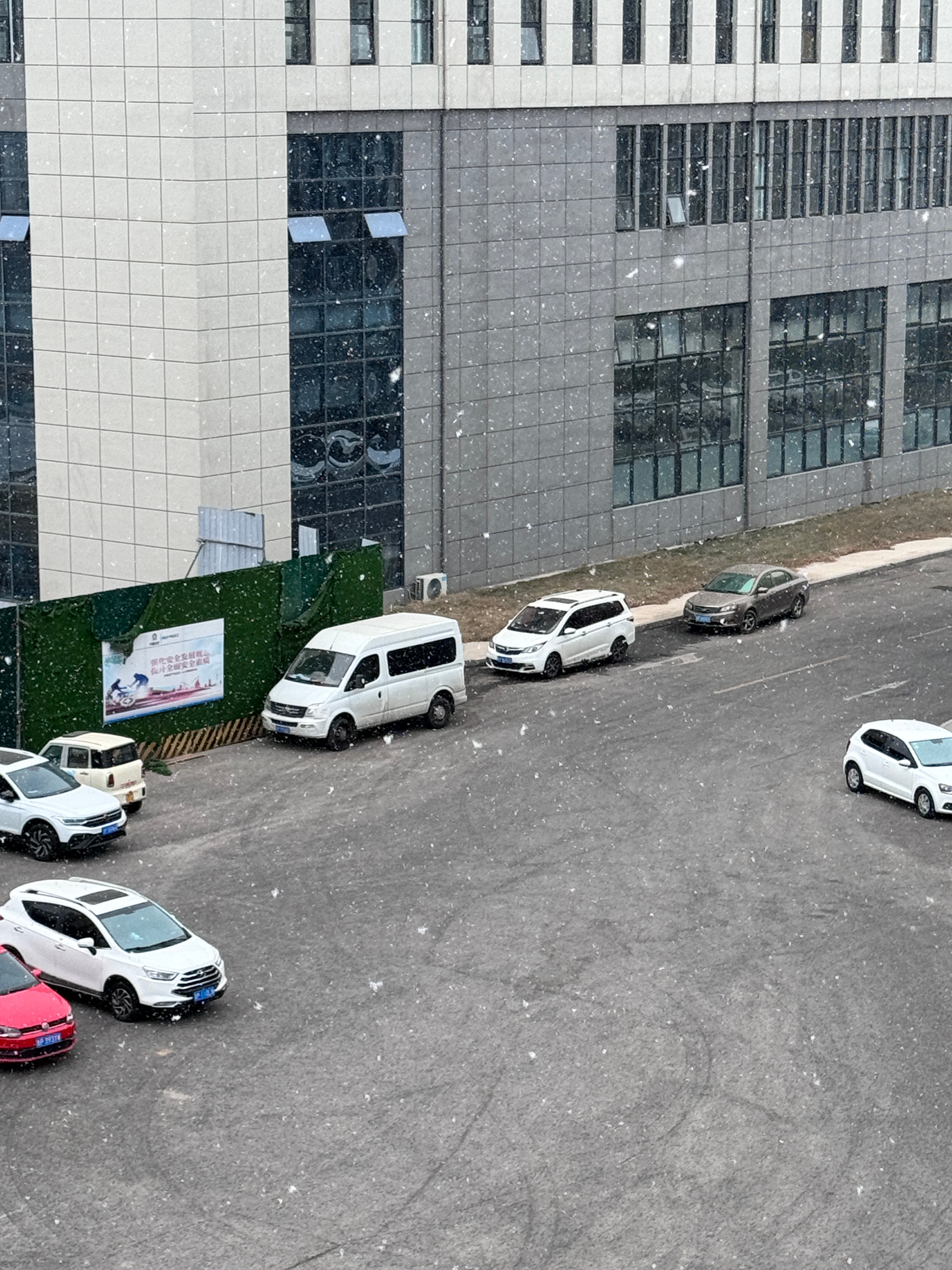 打工人看到下雪心暖暖的