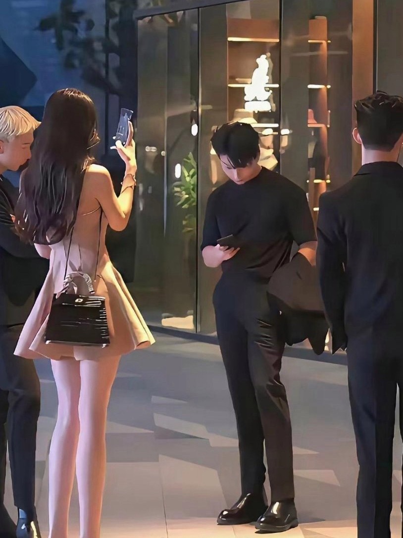 这应该就是现实版的千金与少爷吧身材好优越