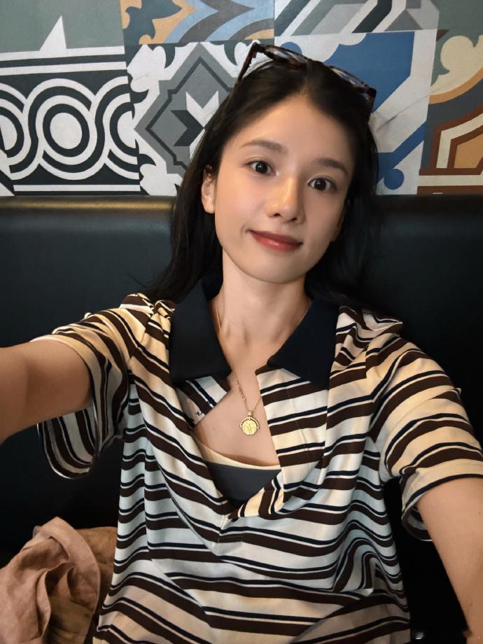 张婧仪下部戏是人间暖阳张婧仪确认出演《人间暖阳》，回顾她以往作品，不管是校园剧