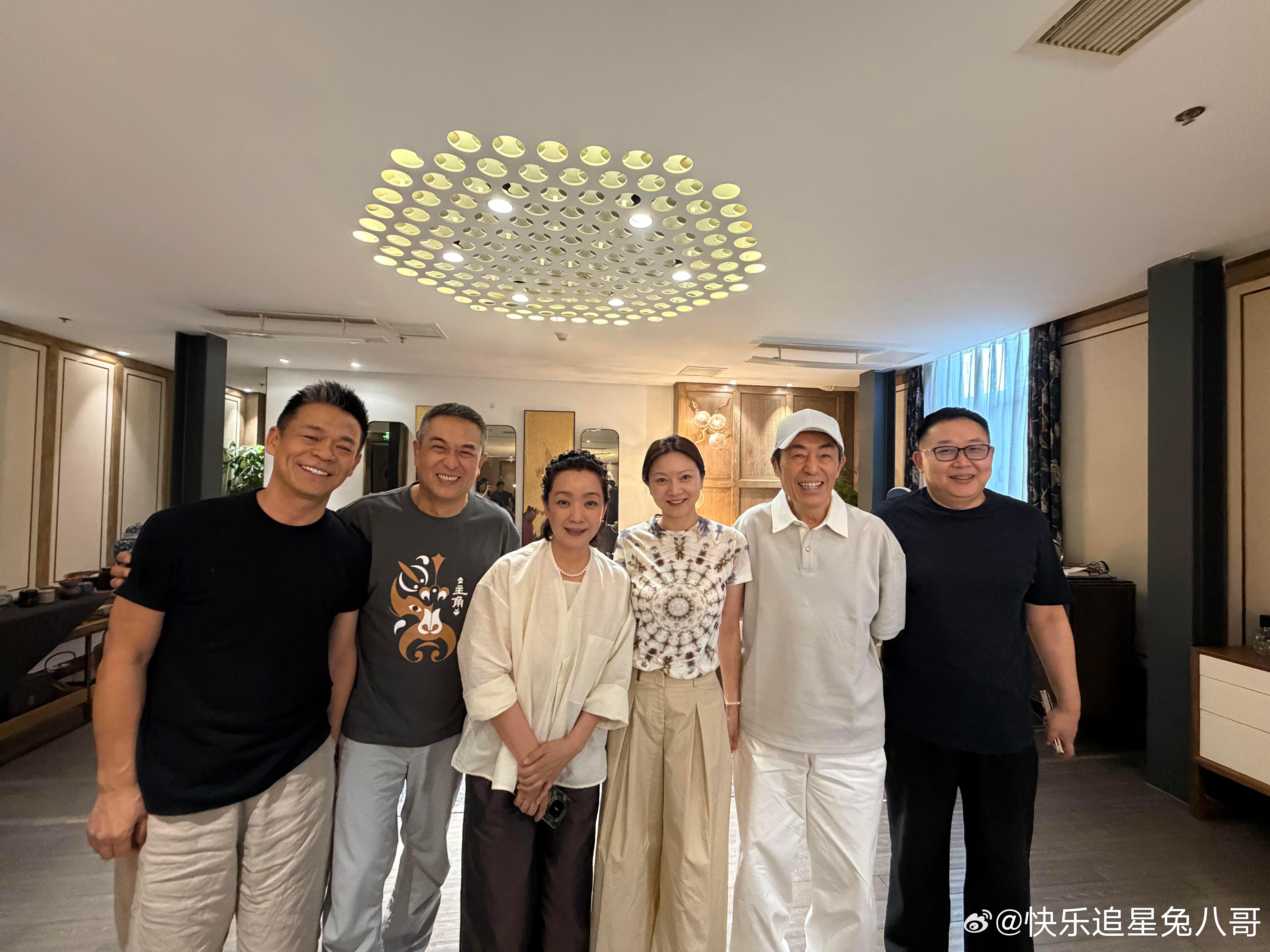 张艺谋带陈婷参加主角聚会44岁陈婷状态张艺谋带陈婷参加主角聚会，44岁陈婷状态