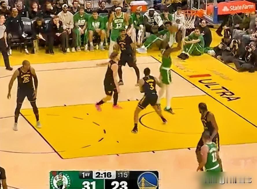 别再跟我说杰伦·布朗只是个得分手了。我劝你把这话收回去。塔图姆不在，所有人都