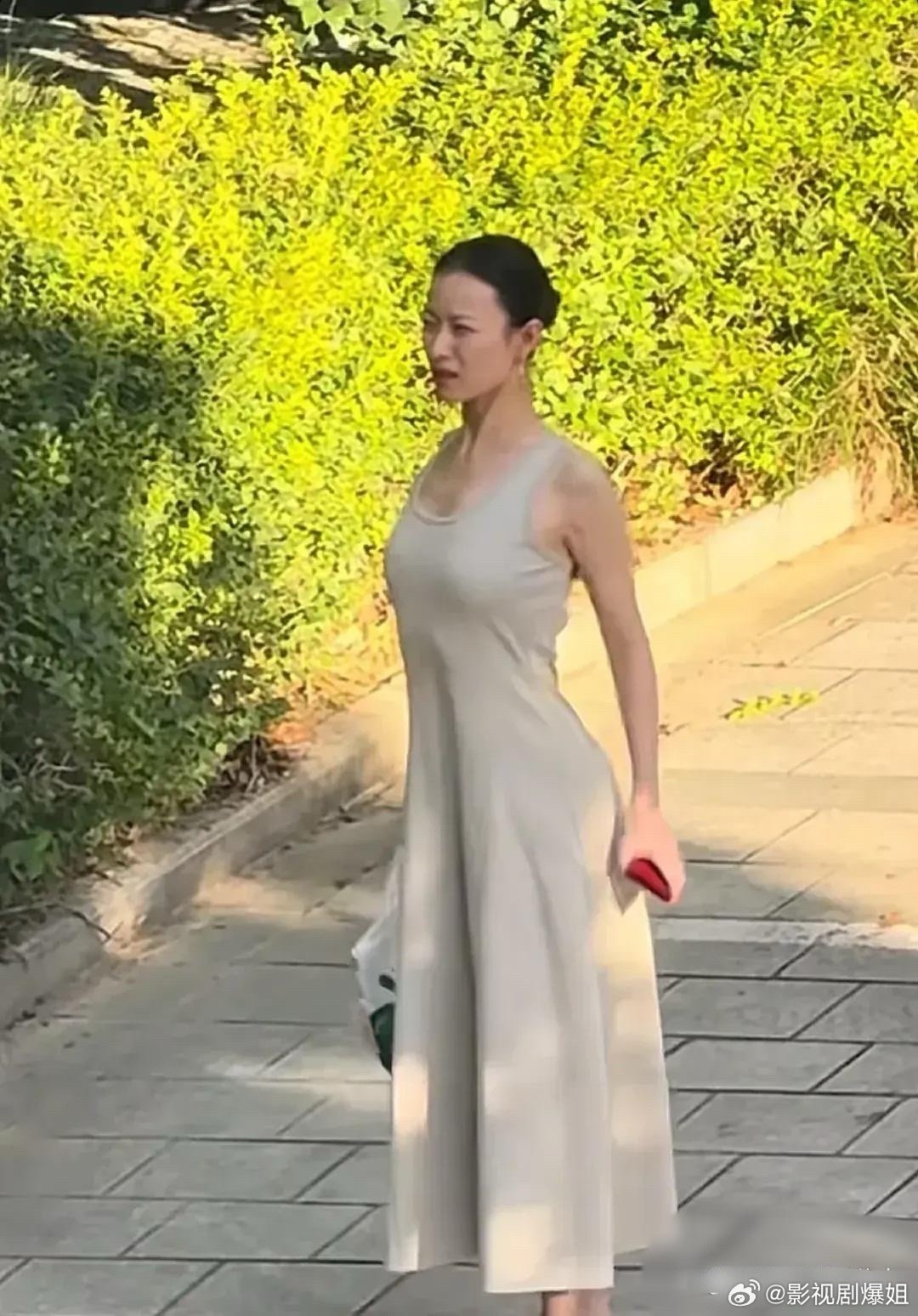 高温下的倪妮​​​