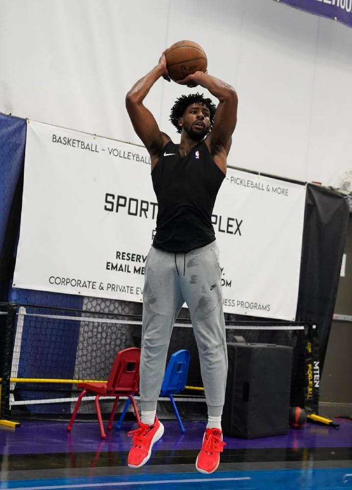 近日，篮球运动员布罗金顿的经纪人在接受媒体采访时，明确对外官宣了其加盟辽宁男篮的