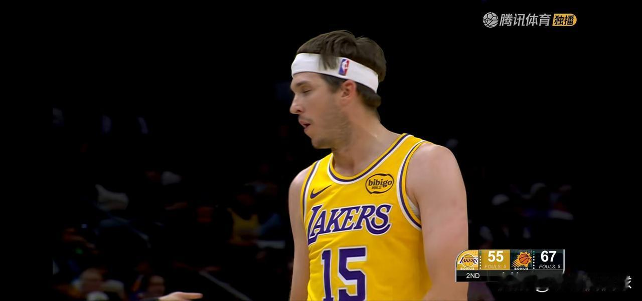 湖人三当家里弗斯真是净帮倒忙！在今天湖人客场挑战太阳的上半场比赛中，伤愈复出的里