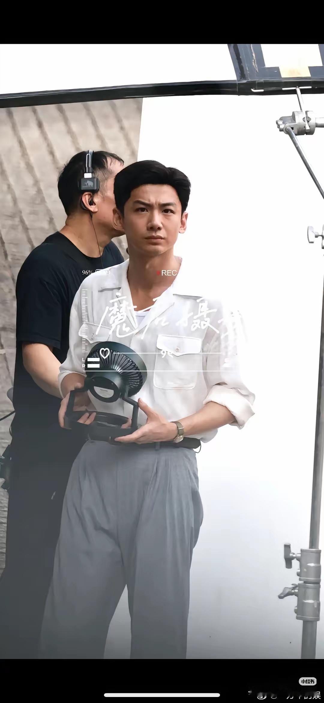 突然刷到，超级震惊白敬亭怎么变成这样了...演啥去了？他的眉眼和人中那块怎么长这