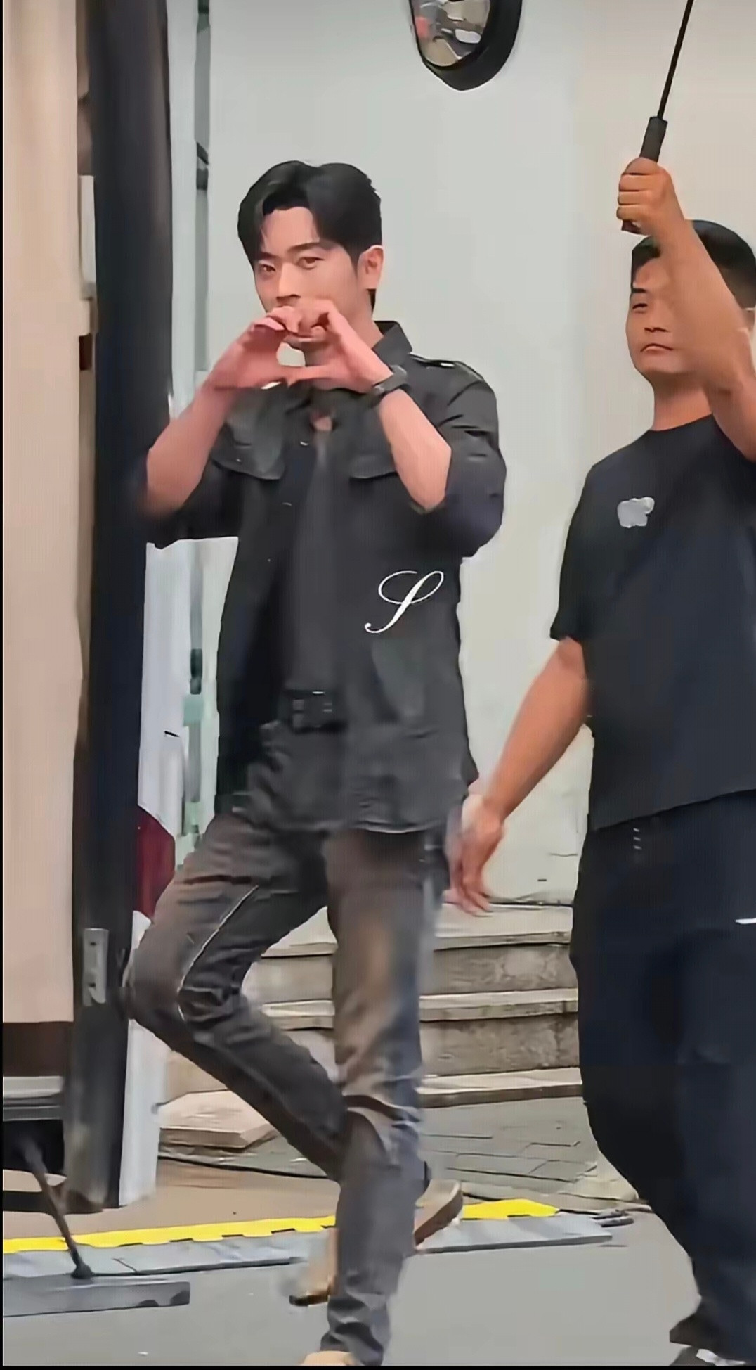 这是明星吗，比例看起来好差，还有比他比例很差的男星吗
