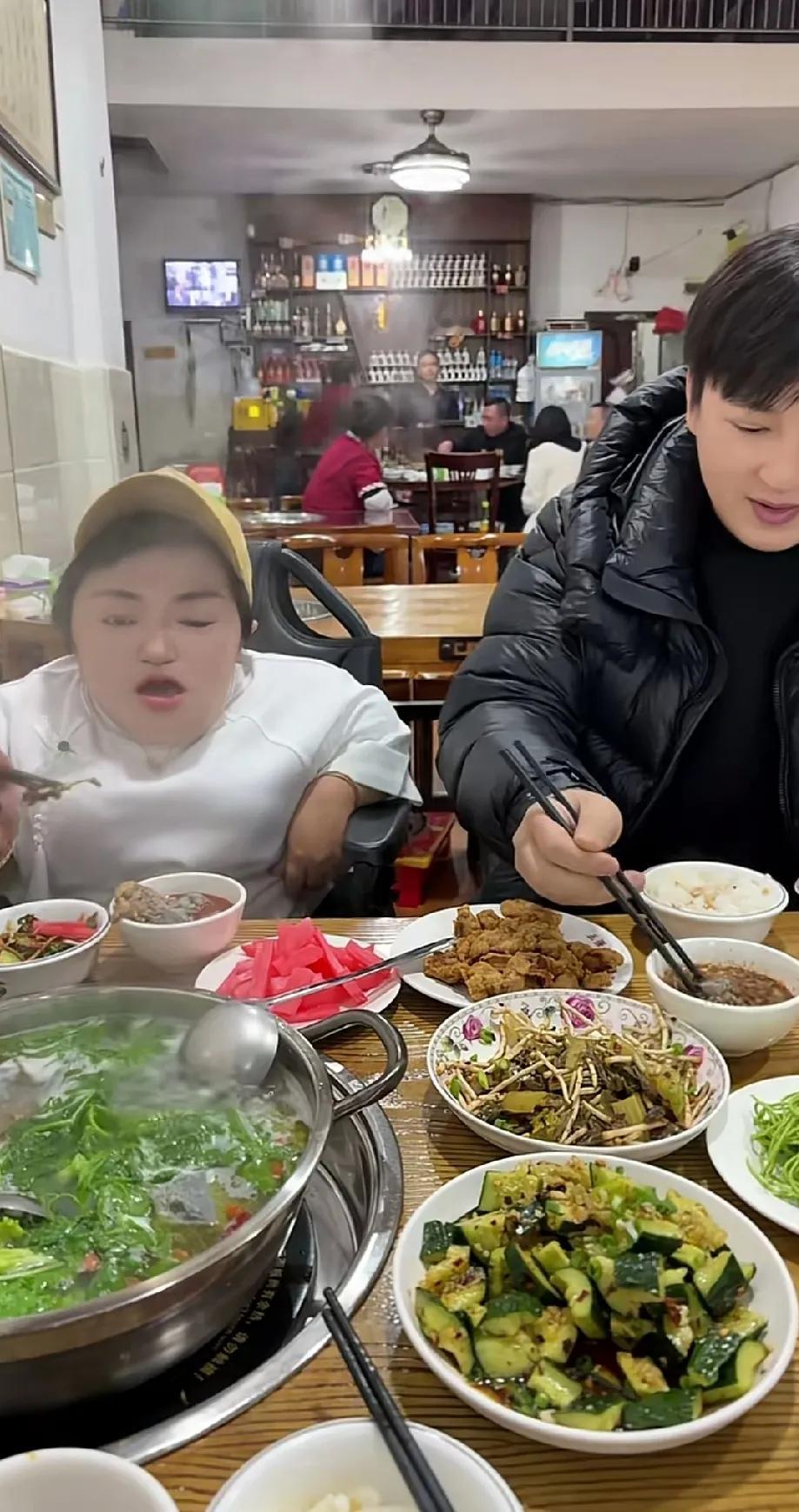 都是脸皮厚的人！大双和喜梅明明和网友们说要离婚了，大双净身出户回到了自己贵州的