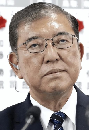 中国9.3阅兵在即，日本却决定打破惯例，首相石破茂做了一件他前任们30年来都不敢
