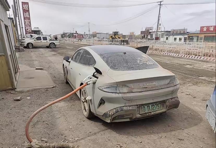 上个月，一个方程豹豹5的车主，在西藏自驾的时候把后电机磕碎了。壳体直接裂开，