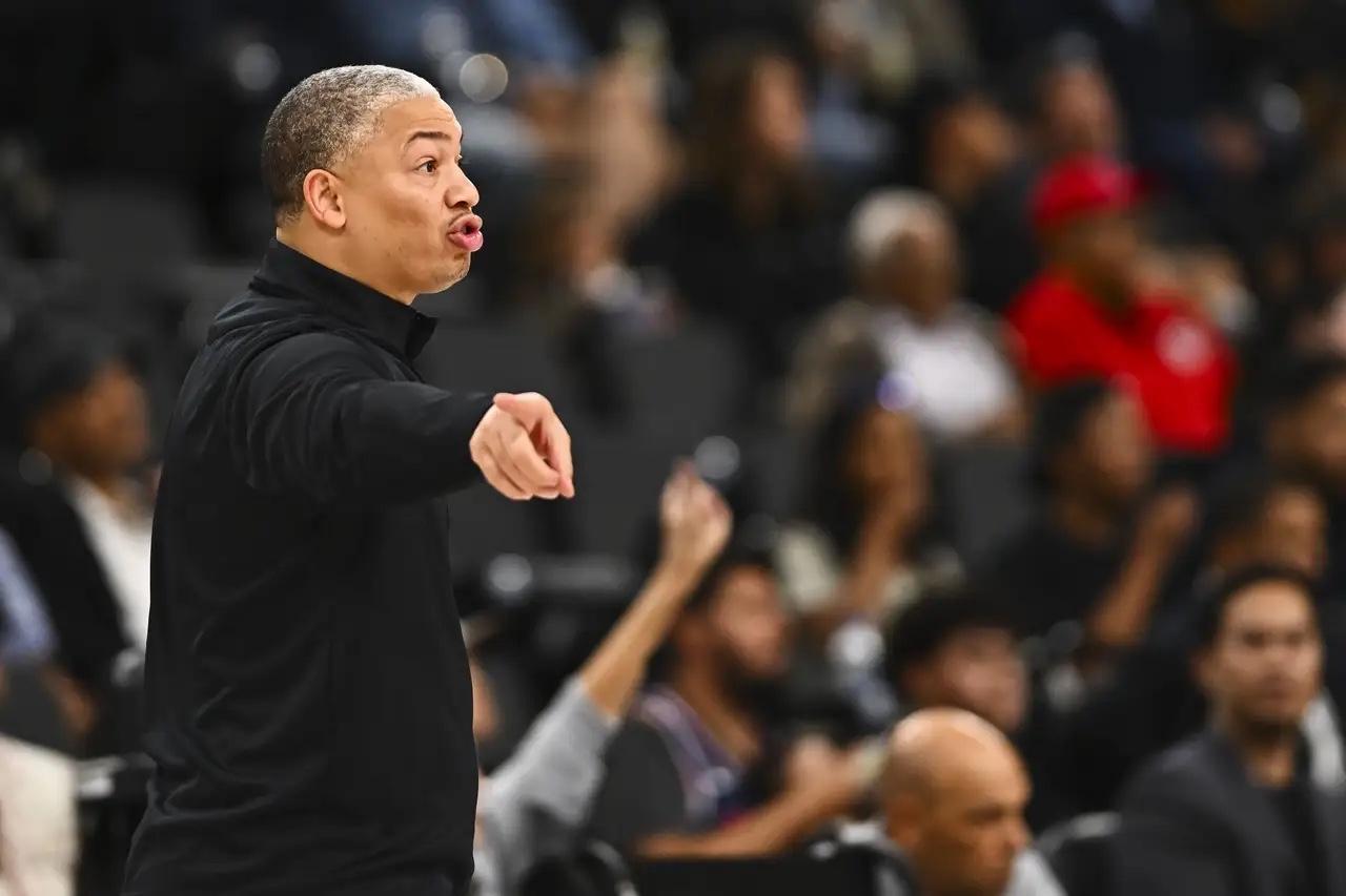 泰伦卢到底有多菜?前两场直接DNP博格丹,第二场打完接受采访直接说博格丹赛季初