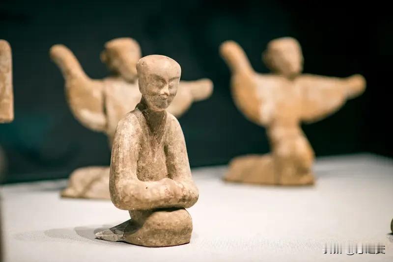 当女人和你说自己丑的时候，你怎么答？我是直男，不知道怎么答，所以被嫌弃了。要找