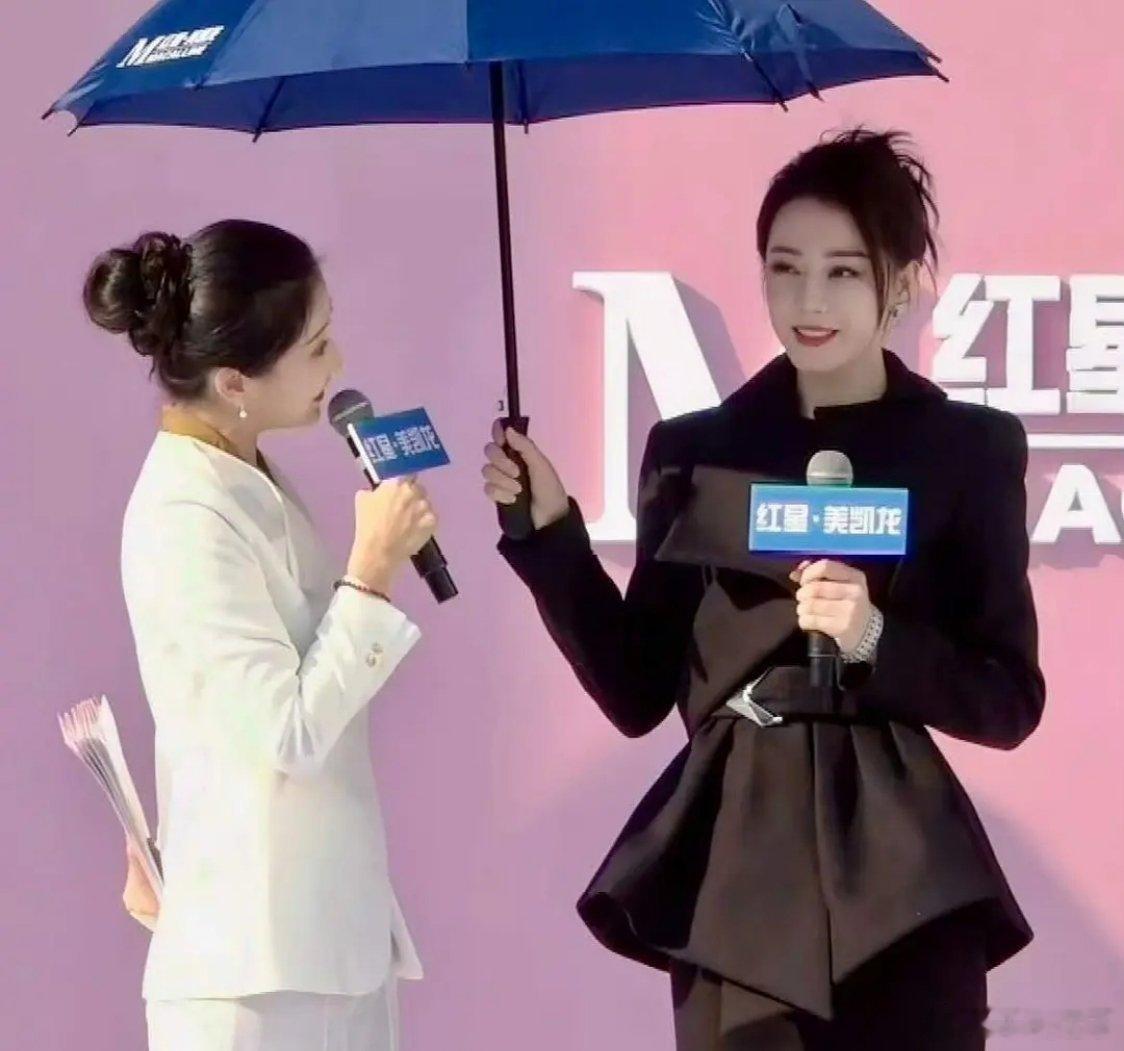 杨紫vs迪丽热巴谁更好看？