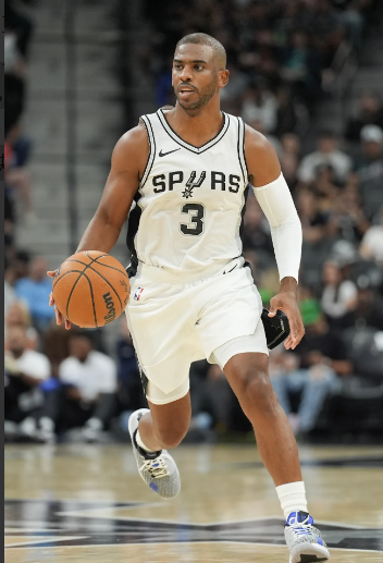 老保罗终于有消息啦！据NBA记者TimReynolds报道，保罗想要继续出任