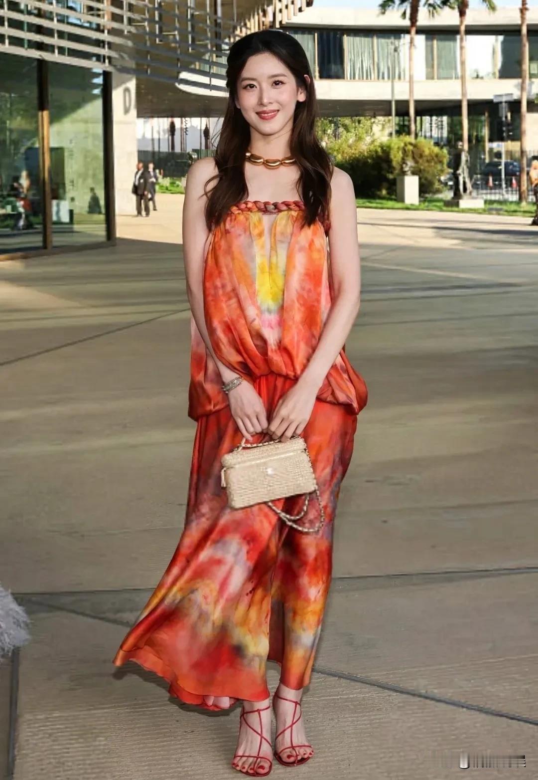 这才是京东老板娘章泽天该走的赛道啊，颜值那么高，只要美美的站在那，就是一道美丽的