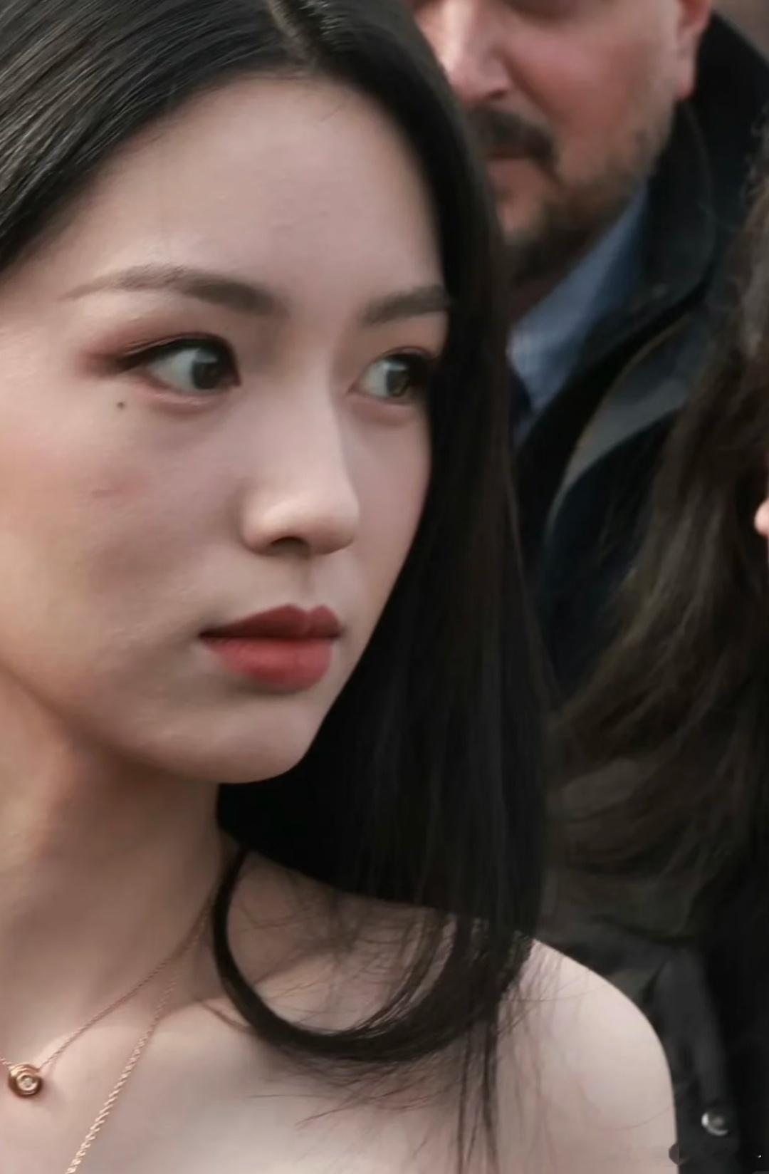 周也这个女人已经美得不知天地为何物了​​​