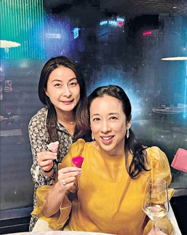 像霍震霆这样的富豪真的太少见了！他和霍启刚的母亲朱玲玲离婚之后，竟然多年来一直没