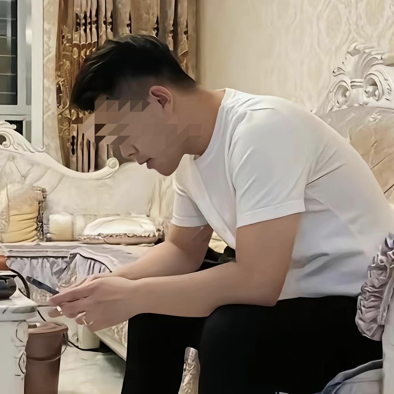 二审还有3天就要开始了，金毛他爹没有别的办法，只好临时抱佛脚，愿意掏空家底，请求